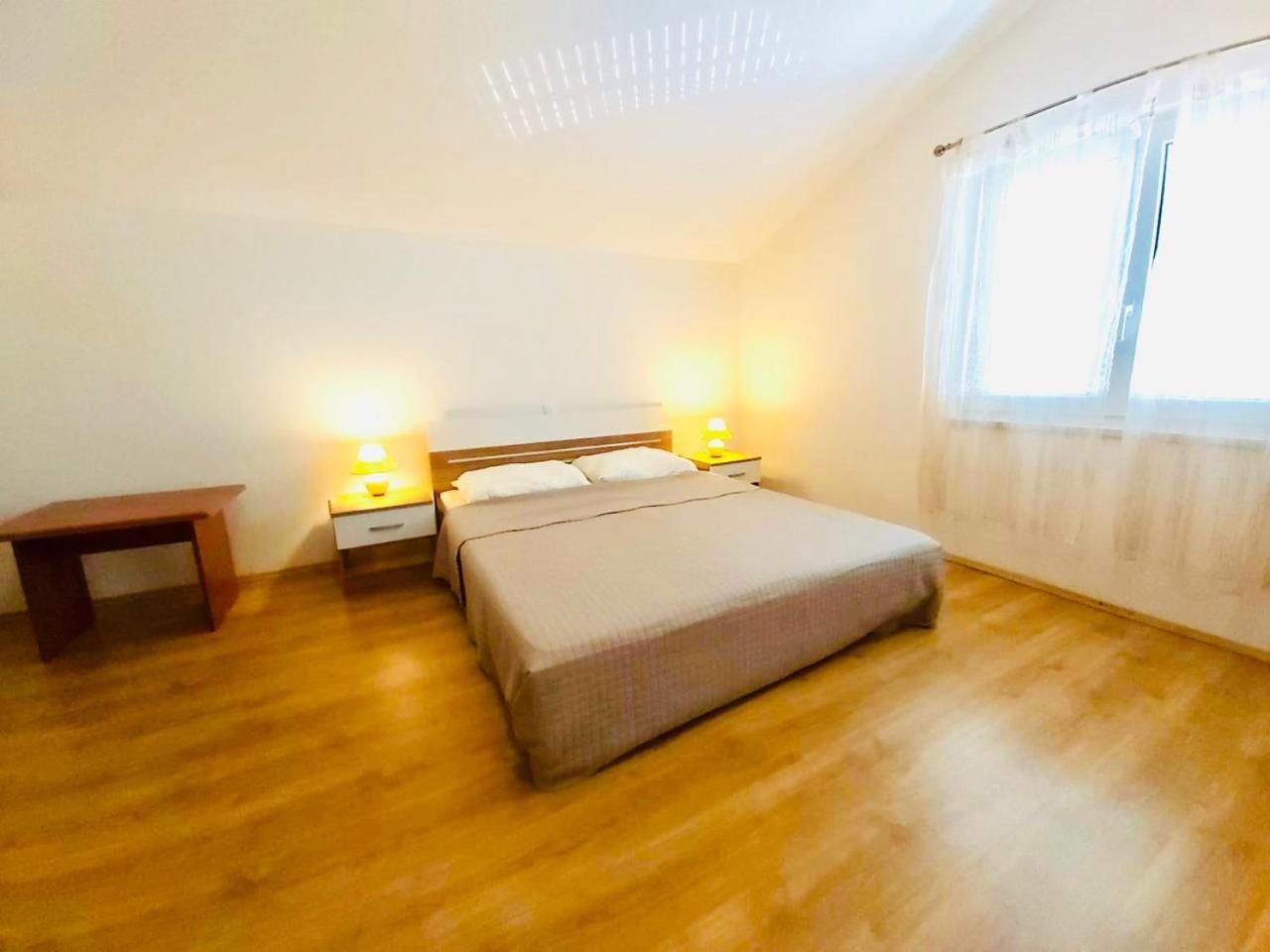 Apartments&rooms Viskic Rab Town Buitenkant foto